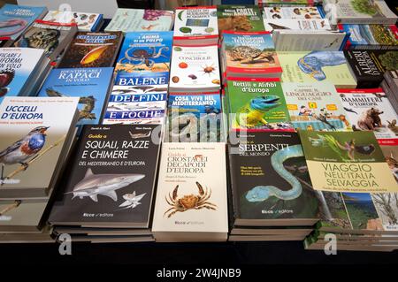 Libri di fauna selvatica in vendita a Roma, Italia Foto Stock