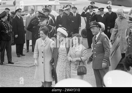 Arrivo della coppia reale olandese a Schiphol ca. 20 aprile 1964 Foto Stock