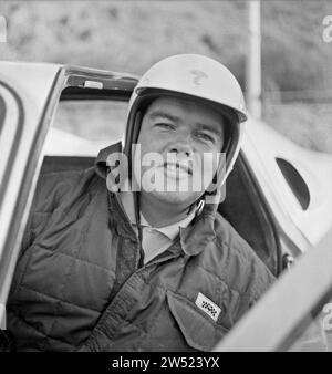 Il 16° Tulip Rally è iniziato a Noordwijk, Ben Pon (capo) CA. 21 aprile 1964 Foto Stock