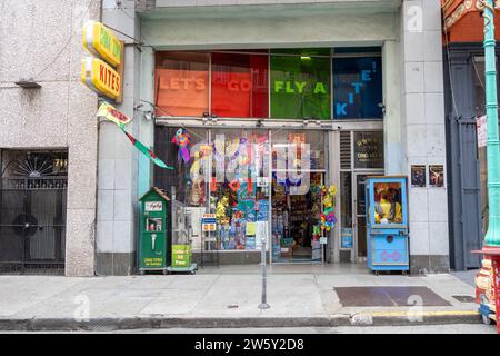 China Town Kites A Kite Store a Chinatown San Francisco, 24 giugno 2023 Foto Stock