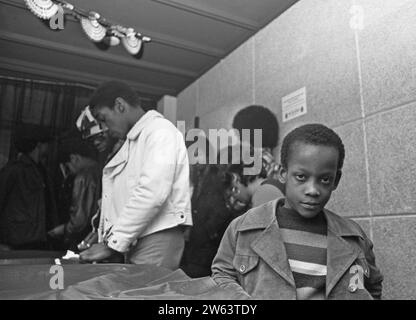 Festa di Capodanno surinamese a Bijlmermeer, California. 30 dicembre 1972 Foto Stock