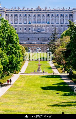 Vista del Palazzo reale di Madrid dai Giardini di campo del Moro. Madrid, Comunidad de Madrid, Spagna, Europa Foto Stock