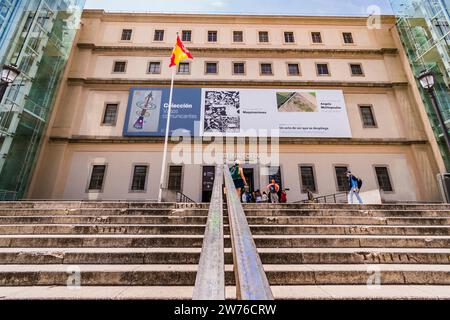 Facciata principale e scala di accesso. Il Museo Nacional Centro de Arte Reina Sofía, il Museo Nazionale d'Arte della Regina Sofia, MNCARS, è il museo nazionale della Spagna Foto Stock