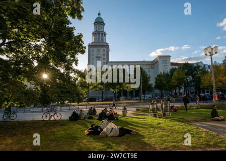 29.09.2018, Germania, Berlino, Berlino - edificio residenziale in stile scarabeo da zucchero dell'epoca della RDT in Franfurter Allee a Friedrichshain (vicino Frankfurter Foto Stock