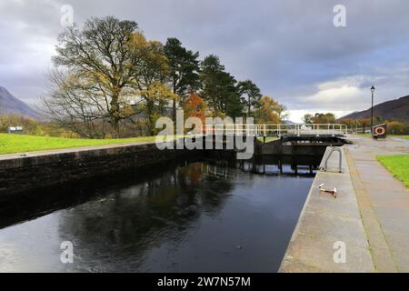 Autumn, Neptunes Staircase, una chiusa di scale sul Caledonian Canal a Banavie, vicino a Fort William, Highlands, Scozia, Regno Unito Foto Stock