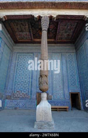 Khiva, Uzbekistan - 16 dicembre 2023: Palazzo Tosh Hovli nella città vecchia di Khiva, Uzbekistan. Foto Stock