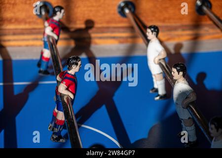 dettaglio delle figure di un calcio da tavolo, di un calcio da foosball Foto Stock