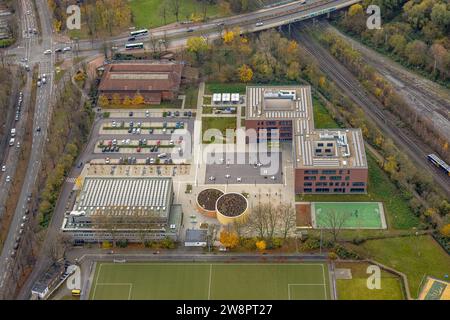 Vista aerea, palestra Heisenberg con campo sportivo a Nordpark, circondata da alberi decidui autunnali, Gladbeck, zona della Ruhr, Renania settentrionale-Vestfalia, Foto Stock