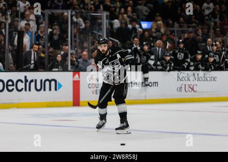 Los Angeles, California, USA. 20 dicembre 2023. DREW DOUGHTY dei Los Angeles Kings della NHL passa durante una partita alla Crypto.com Arena di Los Angeles, California, il 21 dicembre 2023 (Credit Image: © Alex Cave/ZUMA Press Wire) SOLO PER USO EDITORIALE! Non per USO commerciale! Foto Stock