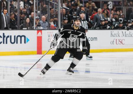 Los Angeles, California, USA. 20 dicembre 2023. PHILLIP DANAULT dei Los Angeles Kings della NHL difende contro i Seattle Kraken durante una partita alla Crypto.com Arena di Los Angeles, California, il 21 dicembre 2023 (Credit Image: © Alex Cave/ZUMA Press Wire) SOLO PER USO EDITORIALE! Non per USO commerciale! Foto Stock