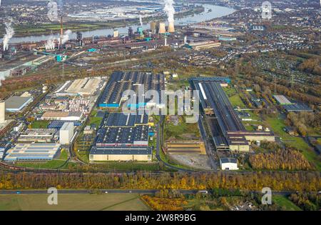 Vista aerea, area industriale della fabbrica ThyssenKrupp Steel Europe, Hüttenwerke Krupp Mannesmann HKM e centrale elettrica a gas Huckingen con fumo Foto Stock
