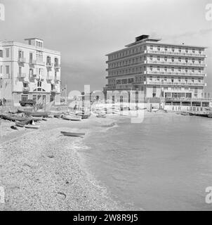 La costa mediterranea e l'Hotel St Georges nella città di Beirut, California. 1950-1955 Foto Stock