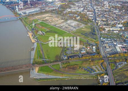 Vista aerea, area di riqualificazione Rheinpark Duisburg, complesso residenziale RheinOrt Hochfeld pianificato, ponte ferroviario Hochfeld e torre d'acqua Hochfeld A. Foto Stock