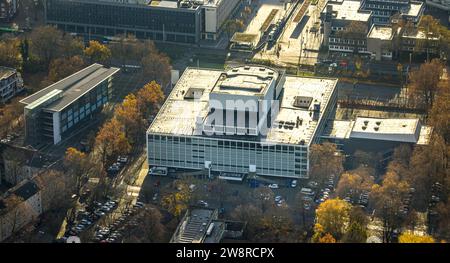 Vista aerea, Musiktheater im Revier Gelsenkirchen (MIR) nel centro della città, circondato da alberi decidui autunnali, centro città, Gelsenkirchen, Ruhr A. Foto Stock