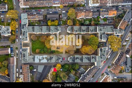 Vista aerea, complesso residenziale Vittinghoff con condomini e alberi decidui autunnali nel cortile, Schalke, Gelsenkirchen, Ruhr, Nor Foto Stock