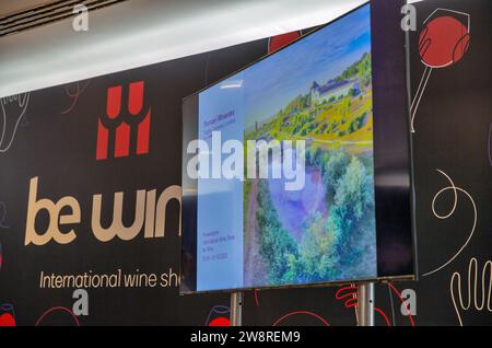 Kiev, Ucraina - 30 settembre 2023: Degustazione di vini presso le aziende vinicole della Moldavia di Purcari durante il BE Wine International Wine Show. Foto Stock