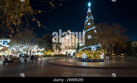 PLOVDIV, BULGARIA - 18 DICEMBRE 2023: Splendida vista al tramonto del centro della città di Plovdiv, Bulgaria Foto Stock