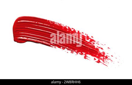 Effetto rossetto lucido rosso isolato su sfondo bianco. Campione di sbavature di prodotto cosmetico Foto Stock