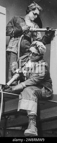 Women (Left), ''Chippers''. Donne operaie di guerra della Marinship Corp, 1942 Foto Stock