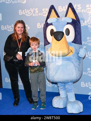 Londra, Regno Unito. 21 dicembre 2023. Spettacolo di gala Bluey's Big Play al Southbank Centre's Royal Festival Hall, Londra, Regno Unito. Credito: Vedere li/Picture Capital/Alamy Live News Foto Stock