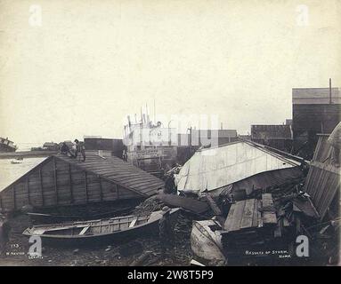 Relitto di edifici e navi dopo una tempesta, nome, Alaska, CA 1900 (HESTER 114). Foto Stock