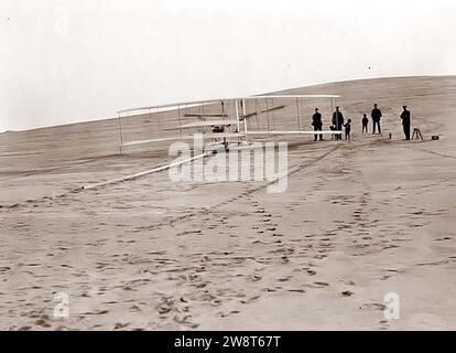 Wright Brothers 1903-Flying-Machine-on-Launching-Track. Foto Stock