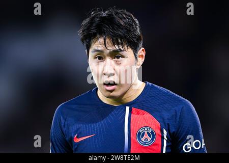 Lee Kang-in durante la partita di calcio di Ligue 1 tra il Paris Saint-Germain PSG e l'FC Metz al Parc des Princes di Parigi, in Francia, il 20 dicembre 2023. Foto Stock