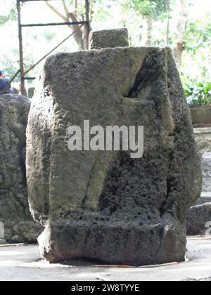 Sito Arca Warak a Blitar. Questa reliquia storica è ancora oggetto di dibattito da parte degli storici. In questo posto ci sono statue di elefanti e altri Foto Stock