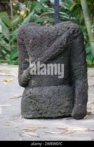 Sito Arca Warak a Blitar. Questa reliquia storica è ancora oggetto di dibattito da parte degli storici. In questo posto ci sono statue di elefanti e altri Foto Stock