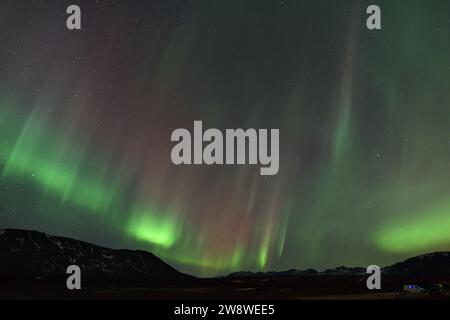 Aurora boreale durante un'esposizione molto attiva al Parco Nazionale di Thingvellir, Islanda Foto Stock