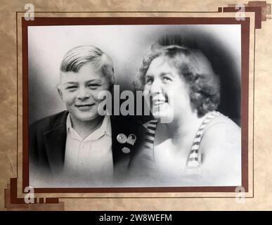 Foto composita vecchio stile di fratello e sorella degli anni '1950 Foto Stock