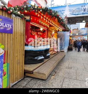 Nottingham, Regno Unito, 15 dicembre 2023: Mercato di Nottingham a Natale. Foto Stock