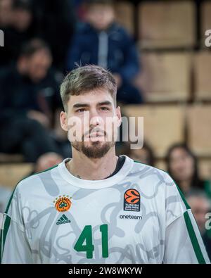 Monaco, Monaco. 20 dicembre 2023. Giocatore Panathinaikos #41 Juancho Hernangomez visto prima del 15° giorno della Turkish Airlines EuroLeague tra AS Monaco e Panathinaikos a Salle Gaston Medecin. Punteggio finale; AS Monaco 90:91 Panathinaikos BC. (Foto di Laurent Coust/SOPA Images/Sipa USA) credito: SIPA USA/Alamy Live News Foto Stock