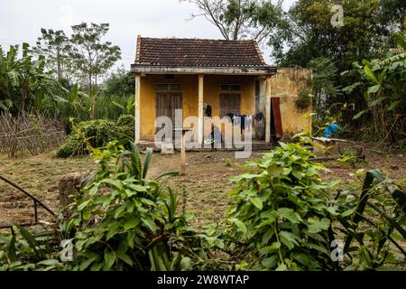 Poverty Farm e la moglie di Farmer in Vietnam Foto Stock