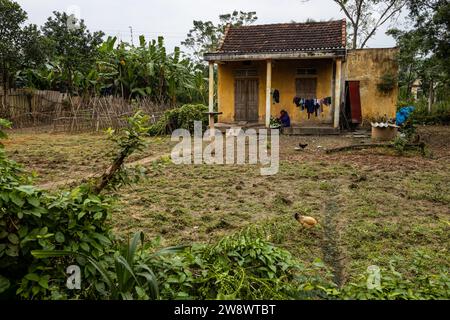 Poverty Farm e la moglie di Farmer in Vietnam Foto Stock