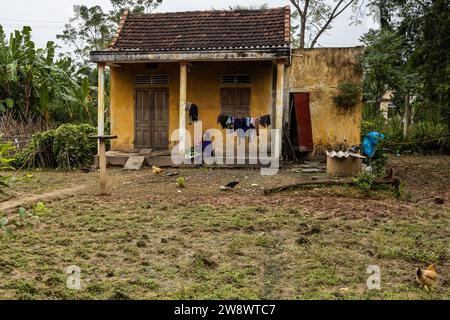 Poverty Farm e la moglie di Farmer in Vietnam Foto Stock