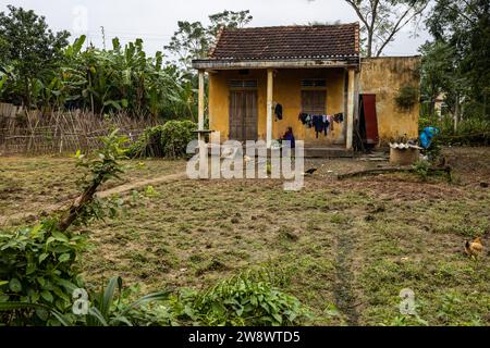 Poverty Farm e la moglie di Farmer in Vietnam Foto Stock