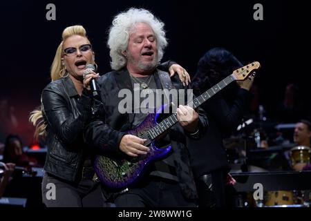 Toto Steve Lukather & Anastacia - Night of the Proms, Olympiahalle, München 15.12.2023 *** Toto Steve Lukather Anastacia Night of the Proms, Olympiahalle, Monaco di Baviera 15 12 2023 Foto Stock