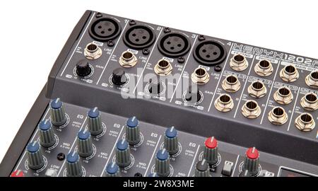 Mixer audio piccolo, ingressi microfono xlr, ingressi jack, controlli guadagno, ingressi stereo, microfono, fono, eq, fader, Foto Stock