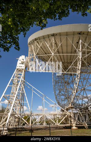 Regno Unito, Inghilterra, Cheshire, Goostrey, Università di Manchester, Jodrell Bank, il telescopio radio Lovell Foto Stock