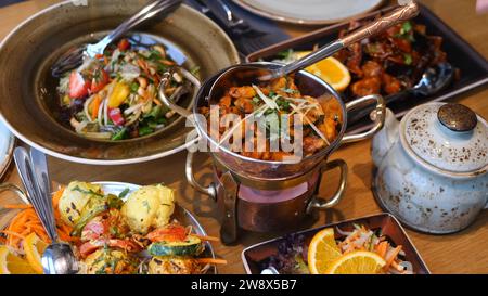 Vassoio di cibo vegetariano Foto Stock