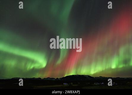 Aurora boreale durante un'esposizione molto attiva al Parco Nazionale di Thingvellir, Islanda Foto Stock