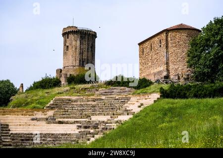 Anqituarium della Cappella Palatina, Teatro greco e Torre Angioina nel sito archeologico di Elea-Velia. Foto Stock