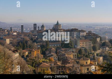 Bergamo, Lombardia. Centro storico, vista città alta (1). Foto Stock