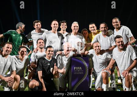 Jeddah, Arabia Saudita. 21 dicembre 2023. Al Ahli Sports Club JEDDAH, ARABIA SAUDITA - 21 DICEMBRE: I giocatori posano per una foto dopo la partita Saudi Legends and World Legends all'al Ahli Sports Club il 21 dicembre 2023 a Jeddah, Arabia Saudita. (Foto di Alexandre Neto/SPP) (/SPP) credito: SPP Sport Press Photo. /Alamy Live News Foto Stock