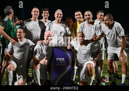 Jeddah, Arabia Saudita. 21 dicembre 2023. Al Ahli Sports Club JEDDAH, ARABIA SAUDITA - 21 DICEMBRE: I giocatori posano per una foto dopo la partita Saudi Legends and World Legends all'al Ahli Sports Club il 21 dicembre 2023 a Jeddah, Arabia Saudita. (Foto di Alexandre Neto/SPP) (/SPP) credito: SPP Sport Press Photo. /Alamy Live News Foto Stock