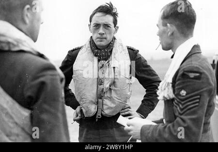 BATTAGLIA D'INGHILTERRA 1940. Squadron leader Brian Lane (1917-1942) del No 19 Squadron RAF dopo una sortita nel mese di settembre. Foto Stock