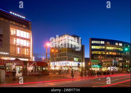 Dr Kuelz Ring con nuovi edifici degli anni '90 del XX secolo Foto Stock