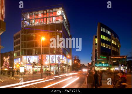 Dr Kuelz Ring con nuovi edifici degli anni '90 del XX secolo Foto Stock