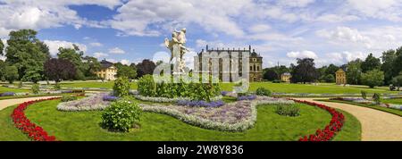 Grande palazzo con giardino Foto Stock